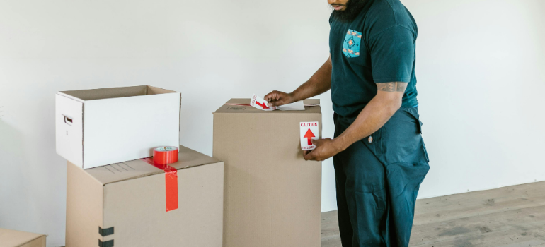 a mover with moving boxes los angeles ca
