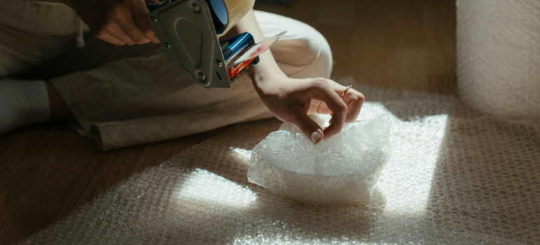 wrapping in bubble wrap and packing paper Los Angeles
