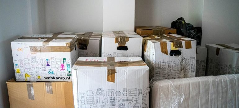 plan a stress-free move in Calabasas with packed boxes
