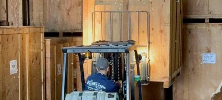 one of the commercial movers Los Angeles based using heavy equipment