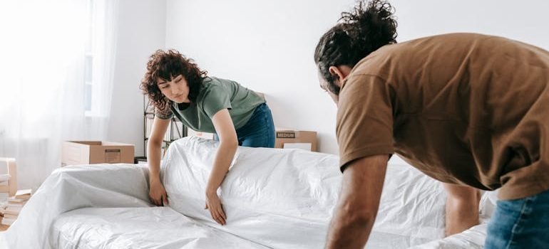 smart ways to store furniture during a move