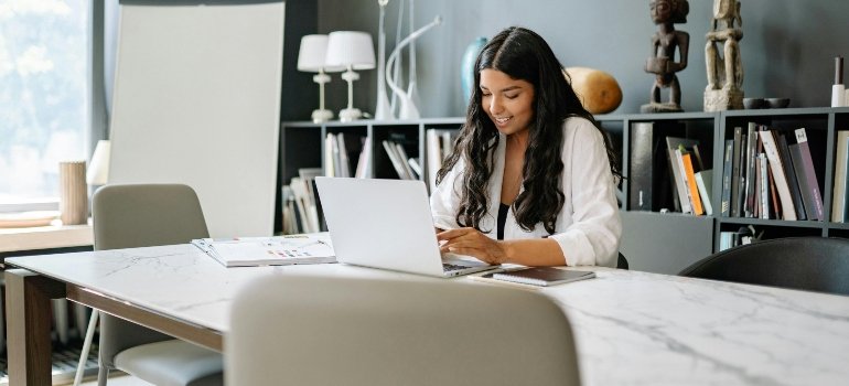 Customer researching how to choose a moving company.